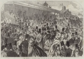 Las Tribunas en Longchamps antes de la Carrera por el Grand Prix de París