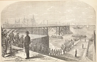 Los convictos regresando a los cascos desde su trabajo en el Arsenal, ilustración de Las prisiones criminales de Londres y escenas de la vida en prisión de Henry Mayhew y John Binny, pub. 1862