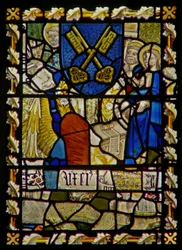 La ventana este que representa a San Juan, San Pedro en la Puerta, escudo con un símbolo de San Pedro