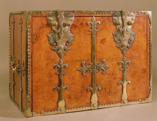 Secretario de viaje con monturas de bronce dorado, c.1700