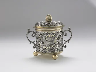 Copa de dos asas, 1677