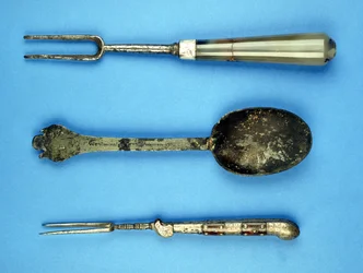 Dos tenedores y una cuchara, siglo XVII