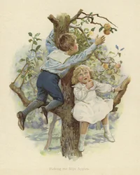 Dos niños sentados en las ramas de un árbol