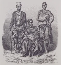 Jefe de aldea de la Costa de Loango, con esposa y dignatario, grabado de una fotografía por el Dr. Falkenstein, de 
