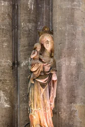 Virgen con el Niño conocida como Notre-Dame de la Nef.Siglo XIV (Alabastro)