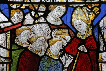 Ventana que representa los Siete Sacramentos: Orden Sagrado