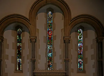 Ventana que representa la ventana este con lancetas de Fred Weekes y Gualbert Saunders