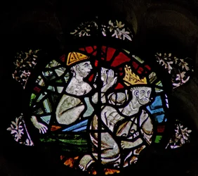 Ventana en la Sala Capitular que representa una escena del Juicio Final: almas resucitando