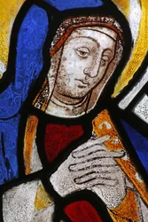 Ventana n4 que representa a la Virgen María