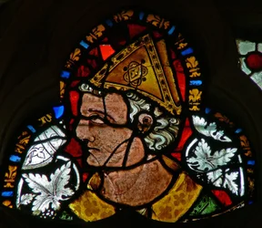 Ventana s-2 que representa a San Cuthbert