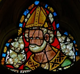 Ventana s-2 que representa a San Julián
