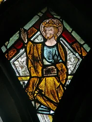 Vidriera s6 que representa a Dios en la Coronación de la Virgen