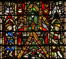 Ventana w42 que representa un dosel y figuras reales laterales