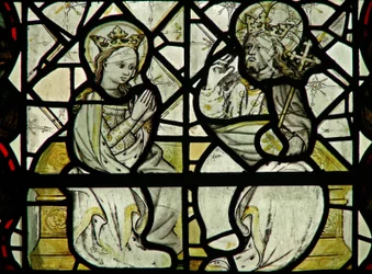 Ventana w44 que representa la Coronación de la Virgen