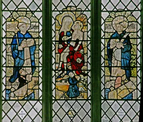 Ventana w4 que representa la Piedad con San Domingo y San Pedro Mártir: pequeñas figuras de donantes