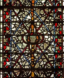 Ventana w59 que representa grisalla y una cabeza