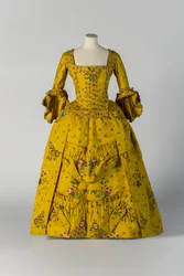 Bata abierta brocada amarilla y enagua, c.1750