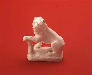 Figura Blanca de un León de Bow, Sentado Mirando a la Izquierda, c.1750