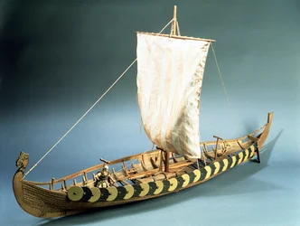Modelo de un barco vikingo encontrado en Gokstad, Noruega en 1880