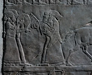 Músicos del ejército con cimbales y arpas ...