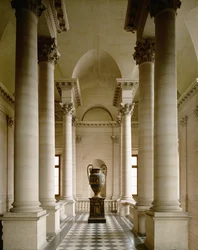 Palacio del Louvre ...