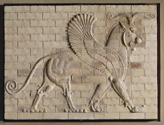 Grifo alado, azulejos vidriados coloreados, procedentes del palacio de Susa, Irán ...
