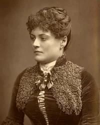 Sophie Eyre, actriz británica, 1887