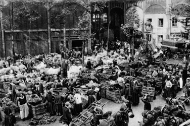 Fuera del Mercado Central, París, 1931