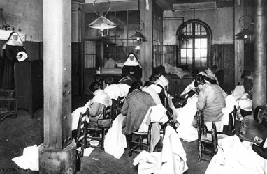 Sala de trabajo en la prisión de mujeres de Saint Lazare, París