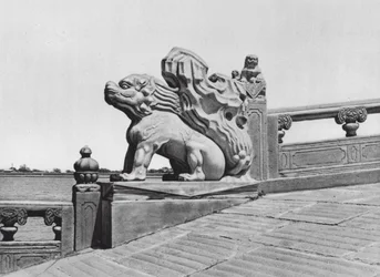 Pekín, Wan shou shan, Chihli, Final del puente del Palacio de Verano (foto en blanco y negro)