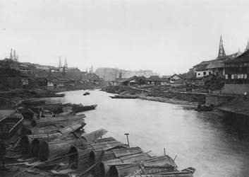Tzeliutsing, Szechuan, El distrito industrial de las salinas (foto b/n)
