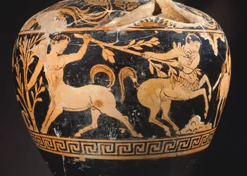 Ánfora del Pintor de la Centauromaquia, (detalle) mostrando una batalla entre centauros. Cerámica de figuras rojas de Porano (Umbría). Civilización etrusca, siglo IV a.C.