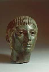 Cabeza de bronce de un joven, alrededor de 330 a.C.