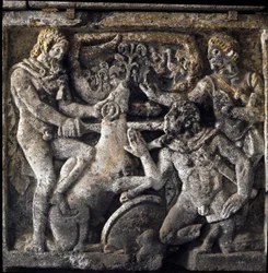 Arte etrusco: Ulises en el reino de los muertos sacrificando una oveja para consultar al adivino ciego de Tebas Tiresias. Episodio de la Odisea de Homero. Detalle de un bajorrelieve de sarcófago del siglo IV o III a.C. De Torre San Severo. Orvieto, Museo