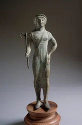 Civilización etrusca: figura de oferente, escultura en bronce, 480 a.C., Dim 27 cm de Isola di Fano, Italia