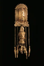 Pendiente de oro con colgante, de Todi, provincia de Perugia, Italia