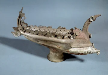 Arte etrusco: modelo de barco de terracota de Ardea en Etruria, siglo III a.C. París, Museo del Louvre