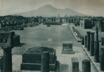 Vista del foro con el Monte Vesubio a lo lejos, Pompeya, Italia, 1927