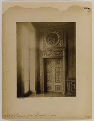 Puerta esculpida, interior, hotel Lauzun