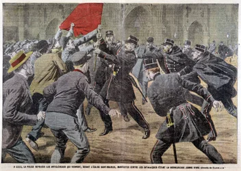 En Lille, la policía repele a los anticlericales que vienen, frente a la iglesia de San Mauricio, a protestar contra los católicos que celebran a Juana de Arco - dibujo de Damblans, en “Le Pèlerin”
