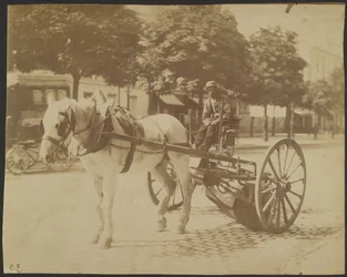 [Barredora tirada por caballos]
