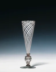 Flauta de latticinio a la manera de Venecia, segunda mitad del siglo XVI, Venecia o Países Bajos