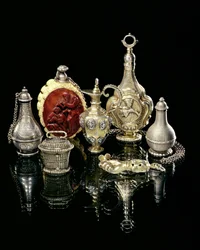 Grupo de frascos de perfume (plata)