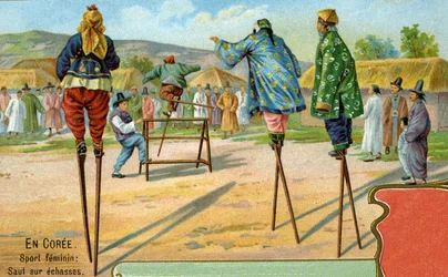 Mujeres coreanas en zancos jugando a saltar obstáculos, 1904