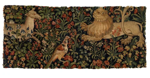 Fragmento de tapiz de mil flores con una cierva, un león y un faisán (lana)