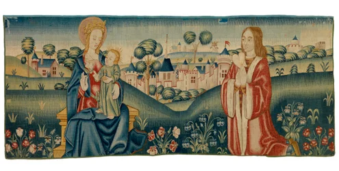 Fragmento de tapiz de mil flores que representa a San Benito presentando su corazón a la Virgen María