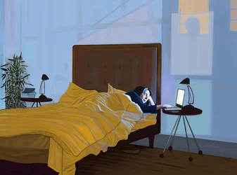 Michelle con portátil en la cama y sombra del puente de Manhattan