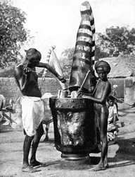 Molino de sésamo pintado en honor a una diosa hindú, India