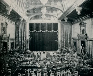 La Cámara de Waterloo, Castillo de Windsor, adaptada como teatro para las Obras Estatales de 1891, c. 1891, 1901