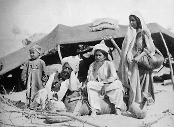 Tres generaciones de nómadas Brahui, Este de Baluchistán, 1902